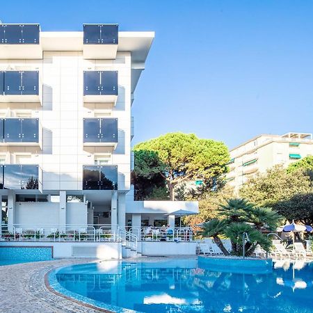 Hotel Ambassador Meuble Lignano Sabbiadoro Exteriör bild