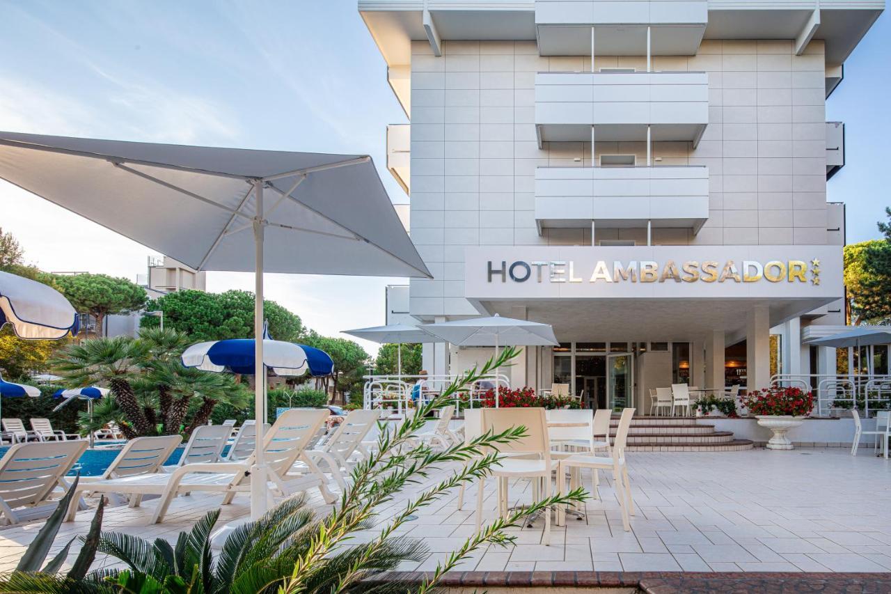 Hotel Ambassador Meuble Lignano Sabbiadoro Exteriör bild