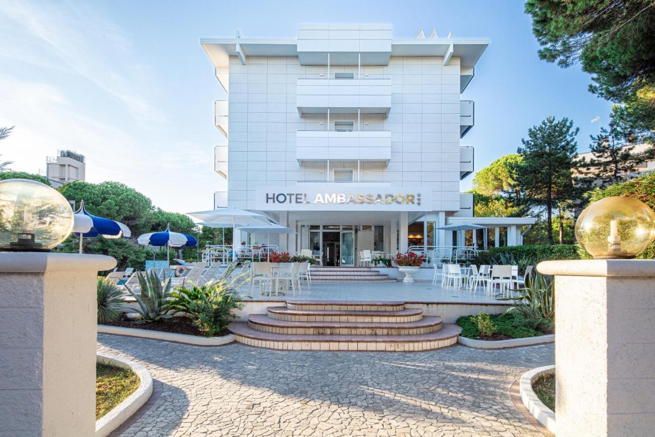 Hotel Ambassador Meuble Lignano Sabbiadoro Exteriör bild