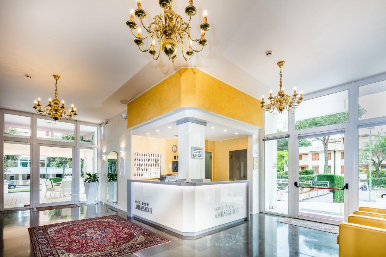 Hotel Ambassador Meuble Lignano Sabbiadoro Exteriör bild