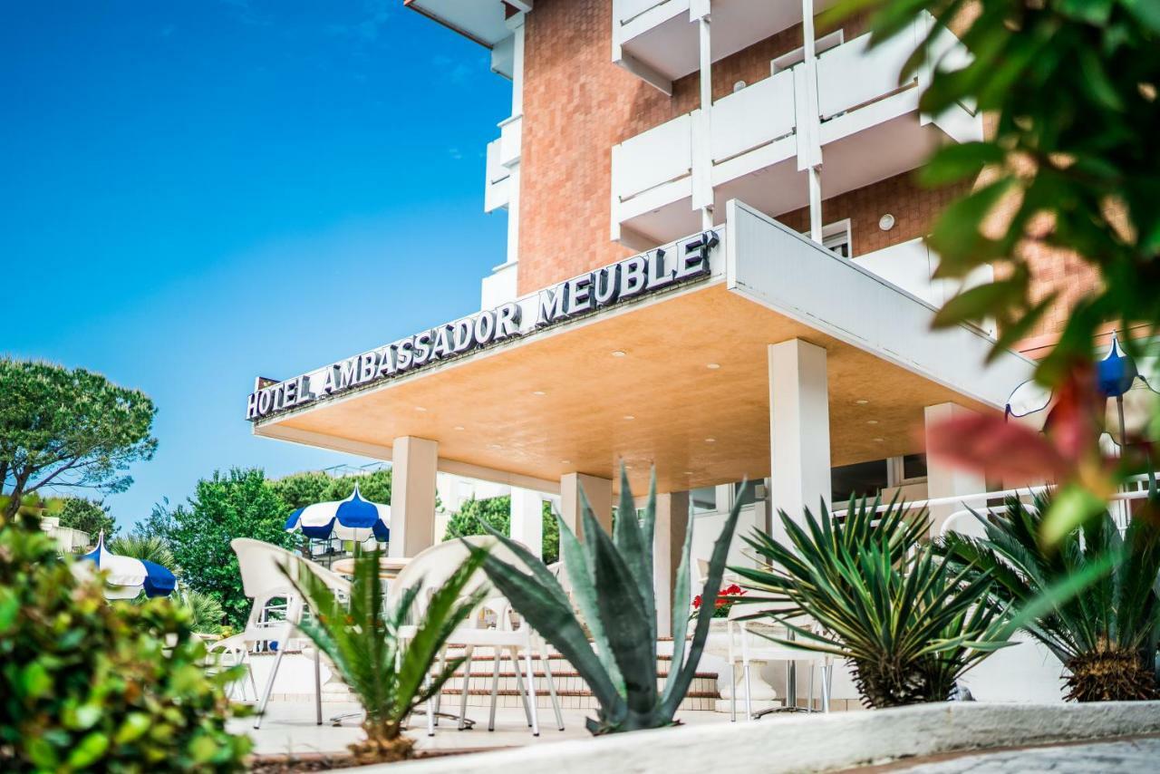 Hotel Ambassador Meuble Lignano Sabbiadoro Exteriör bild